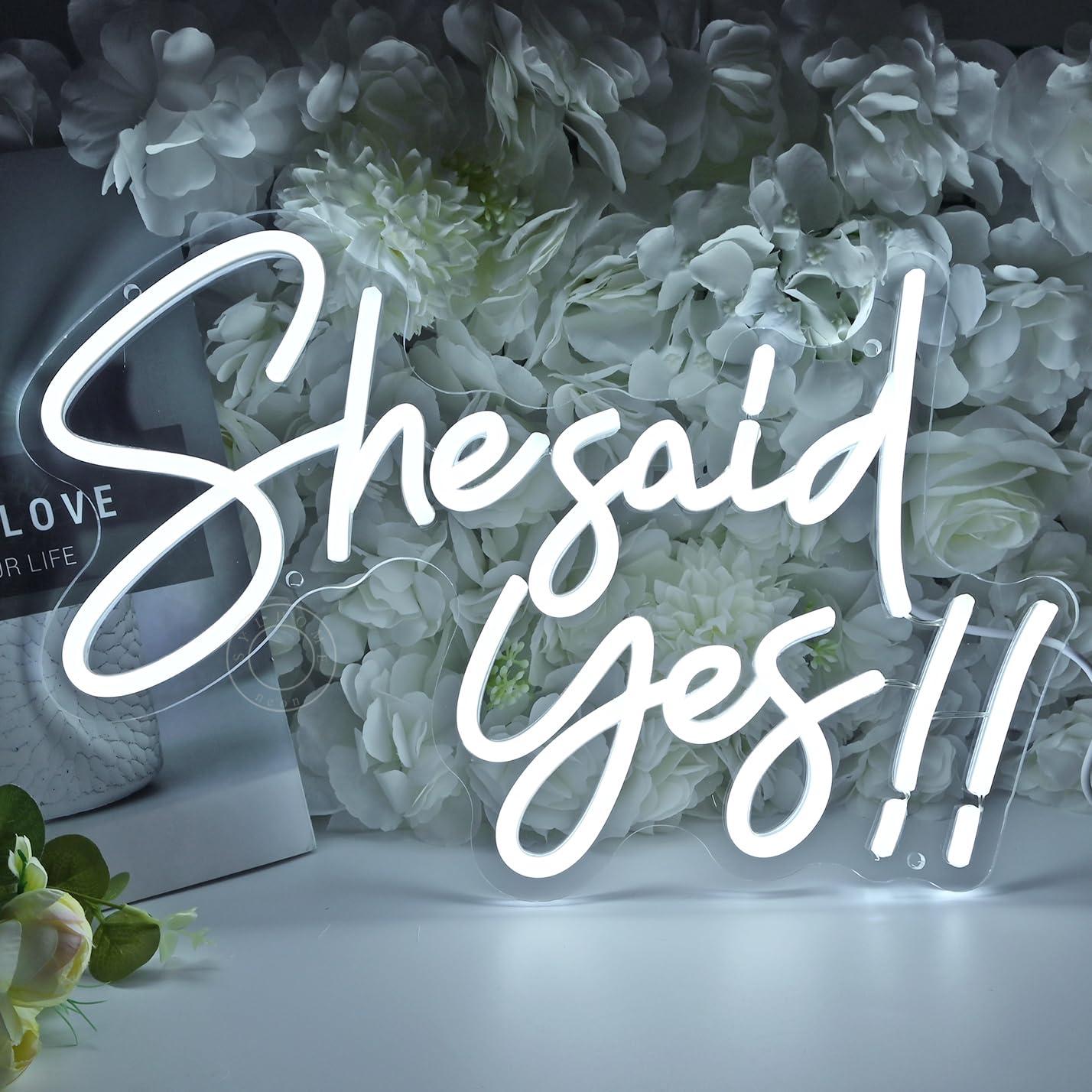 Insegna al Neon 'She Said Yes' - Neon Sign Party recensione e prezzo