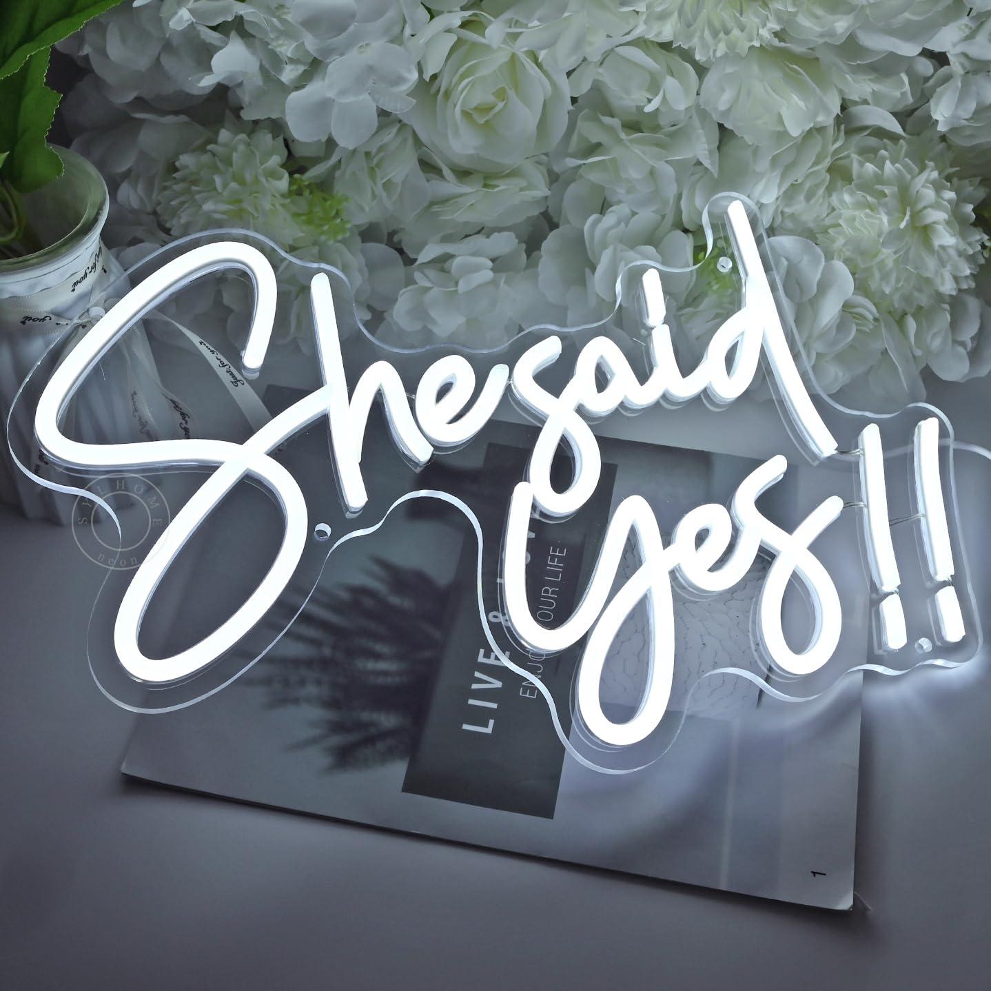 Insegna al Neon 'She Said Yes' - Neon Sign Party recensione e prezzo