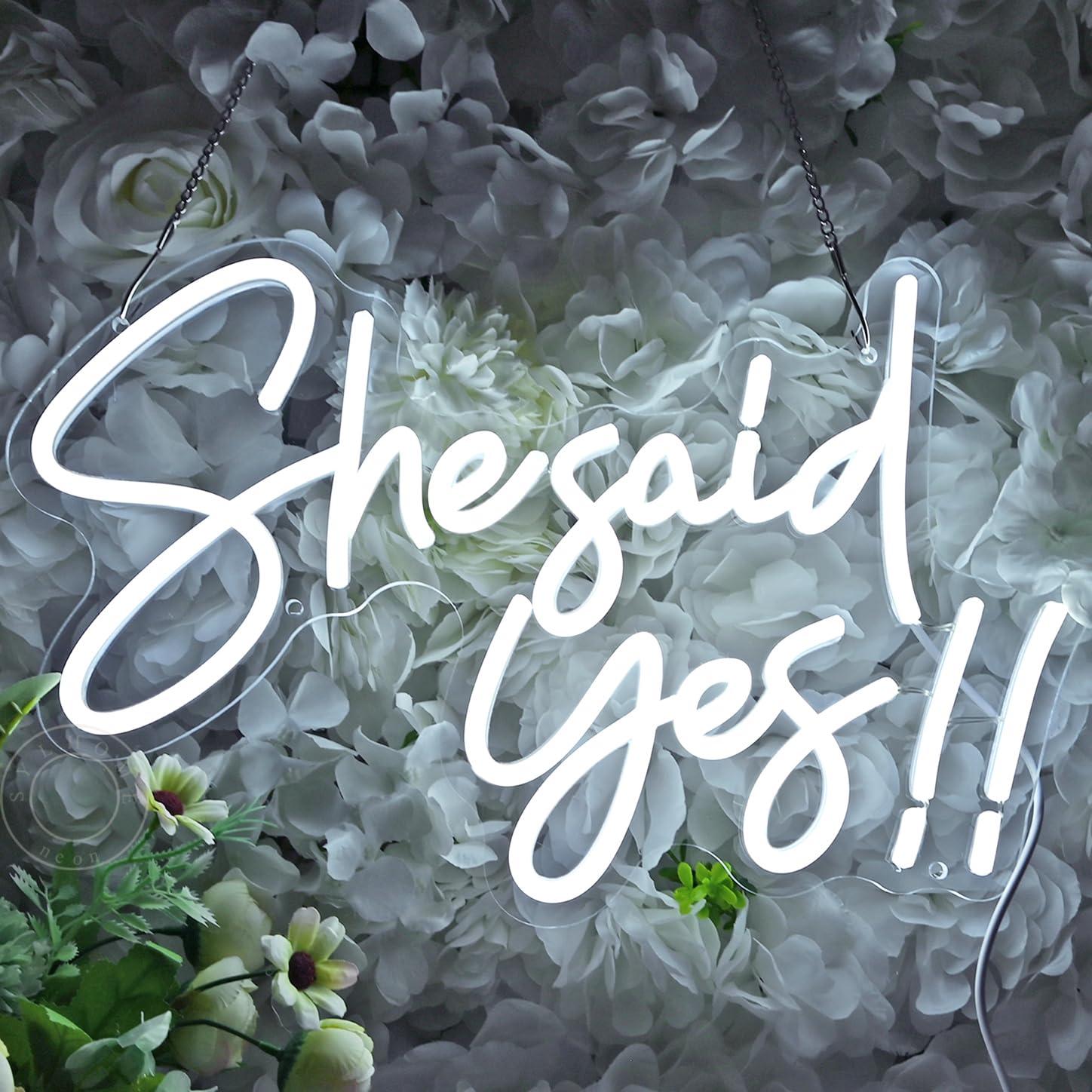 Insegna al Neon 'She Said Yes' - Neon Sign Party recensione e prezzo
